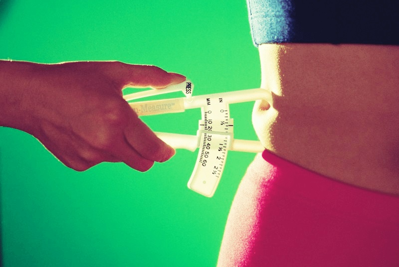 4 מזונות שורפי שומן שכולם צריכים להתחיל לאכול על בסיס יומיומי