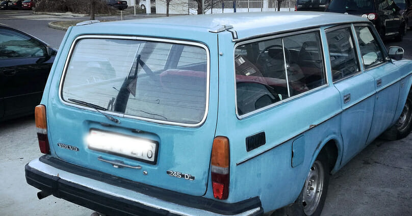 אידיוט נטש אמא עם 6 ילדים – 3 חודשים אח"כ היא מצאה את הבלתי ייאמן בכיסא האחורי של האוטו