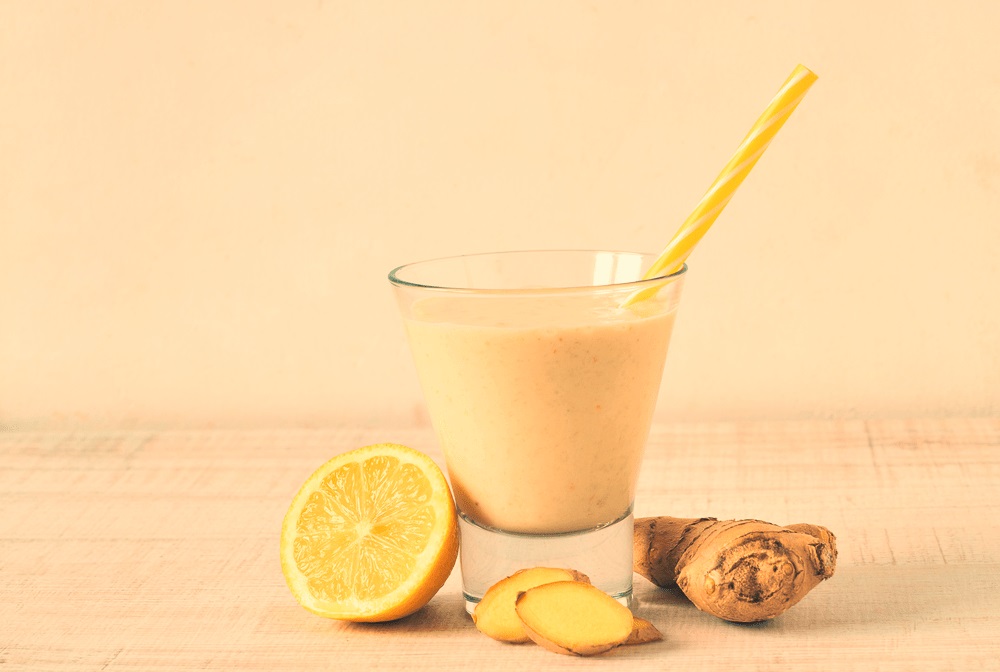 נסו את שייק הג'ינג'ר-שקדים המדהים הזה שיעניק לכן עור קורן ומדהים!