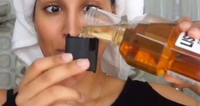 היא מורחת ליסטרין בשיער בכל יום…וכשתראו מה זה עושה, אתם תנסו זאת גם!