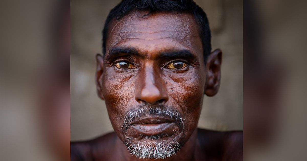 אבא התרחץ בכל יום בשירותים הציבוריים – מה שהוא מסתיר ממשפחתו שבר לי את הלב לרסיסים