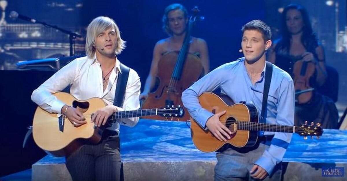 צמד חתיכים ביצע קאבר ל Sound of Silence שהשאיר את האינטרנט מהופנט