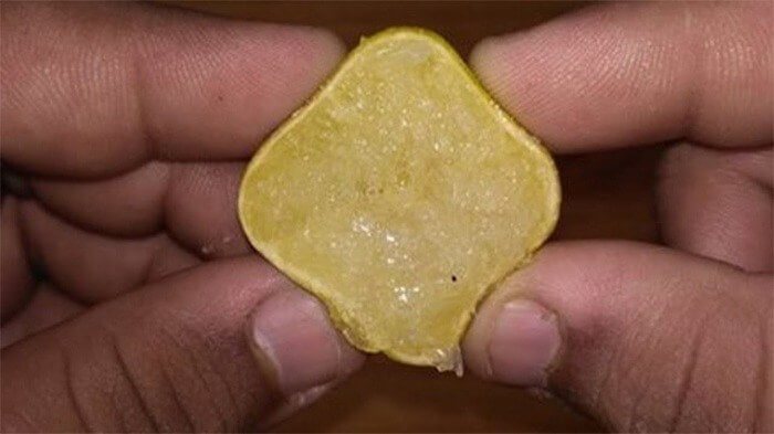 עשו את זה 5 דקות לפני האמבטיה לקבלת עור נקי, חלק  וללא רבב תוך פחות משבוע!