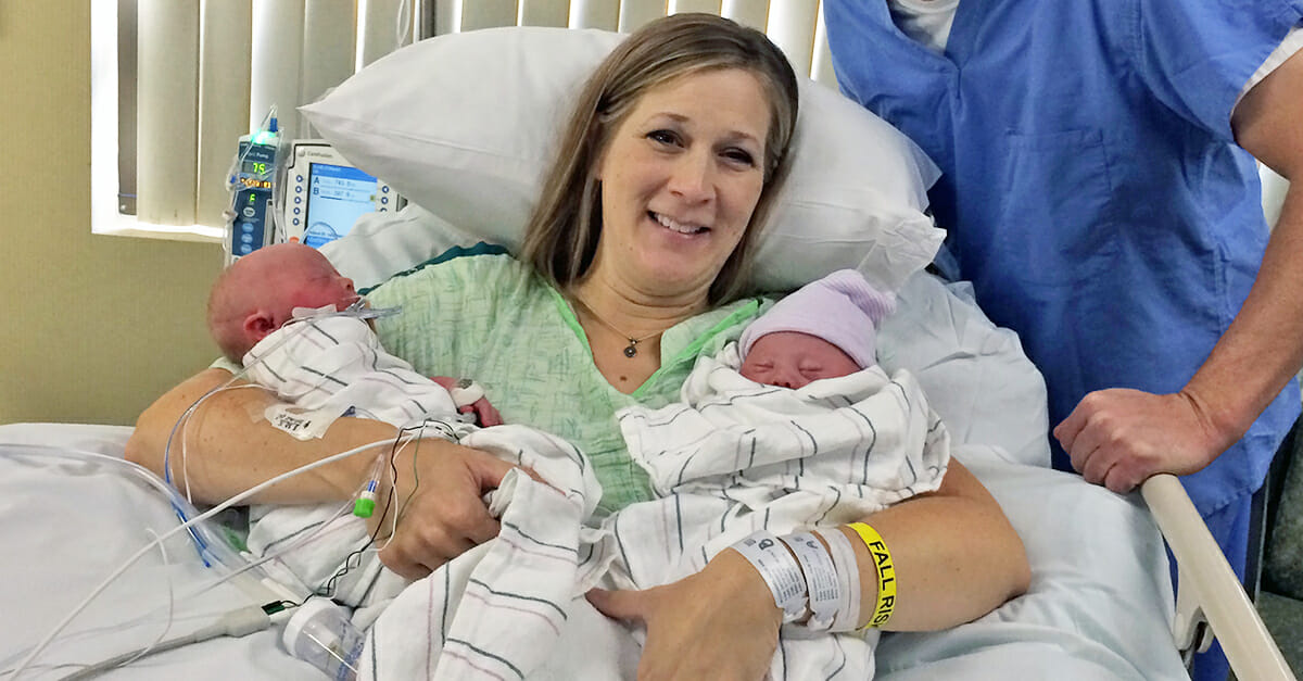 אמא גילתה שלתאומים יש תסמונת דאון – בשליש השלישי קיבלה החלטה ששינתה את חייה לנצח